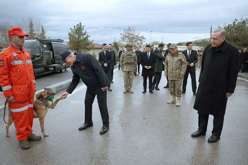 Cumhurbaşkanımız Recep Tayyip Erdoğan, Sincan’daki Türk Silahlı Kuvvetleri (TSK) İnsani Yardım Tugay Komutanlığı’nda Mehmetçik ile iftarda bir araya geldi